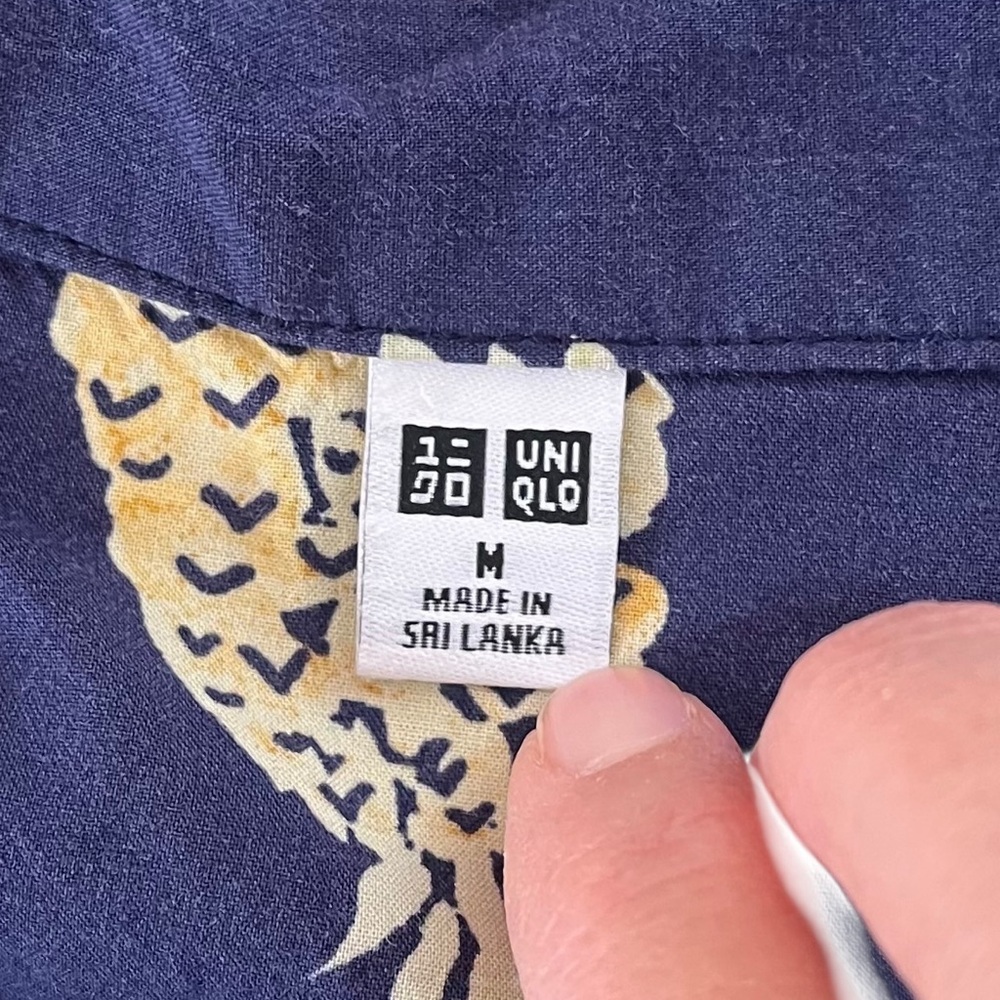 Uniqlo pineapple navy blue button down short sleeve shirt M - Picture 12 of 14